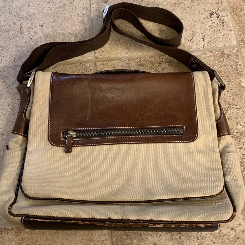 Fossil Messenger Bag